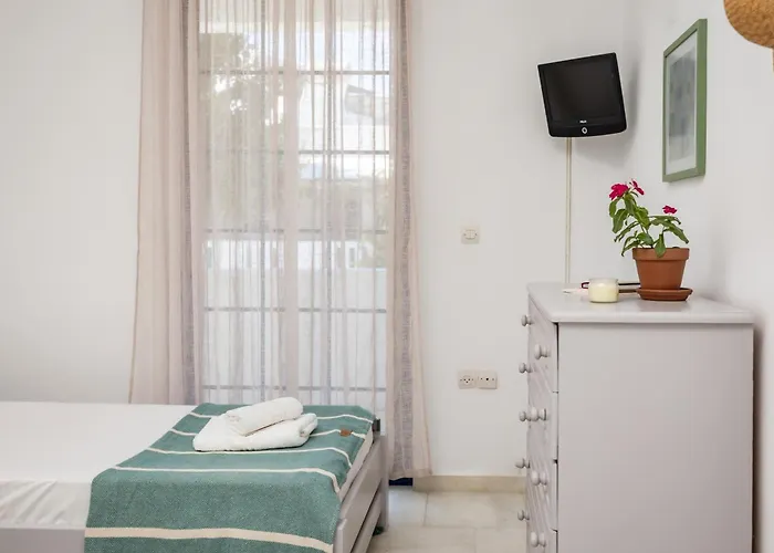 Hippocampus 2 Min Walk From The Appartement *