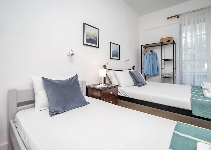 Hippocampus 2 Min Walk From The Moutsoúna