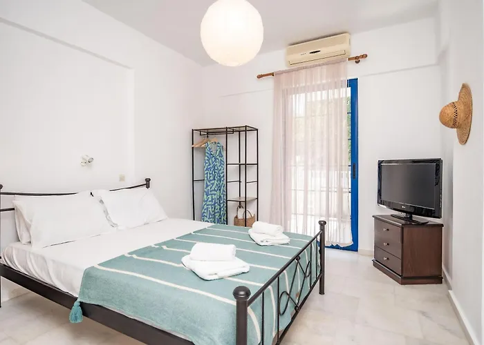 Hippocampus 2 Min Walk From The * Moutsoúna