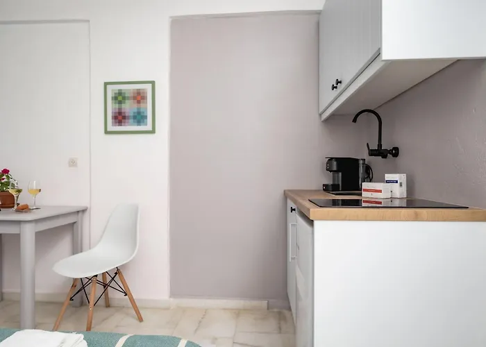 Hippocampus 2 Min Walk From The Moutsoúna