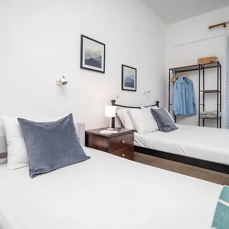 Hippocampus 2 Min Walk From The Μουτσούνα