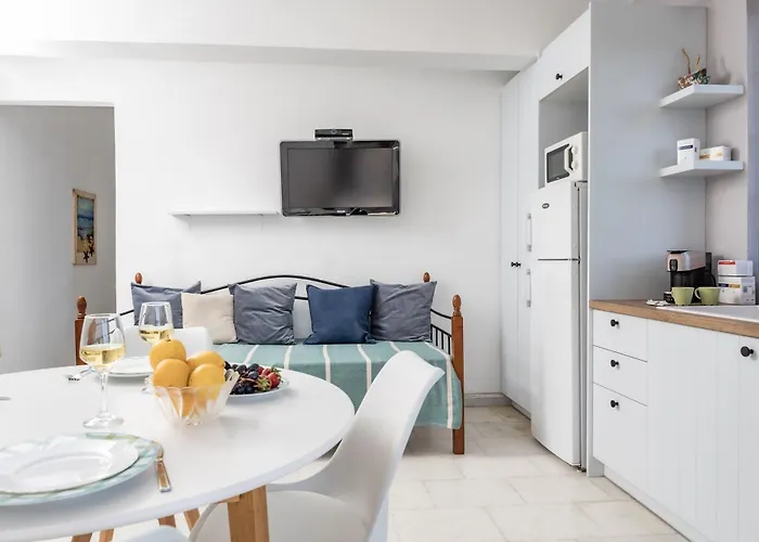 Hippocampus 2 Min Walk From The * Moutsoúna